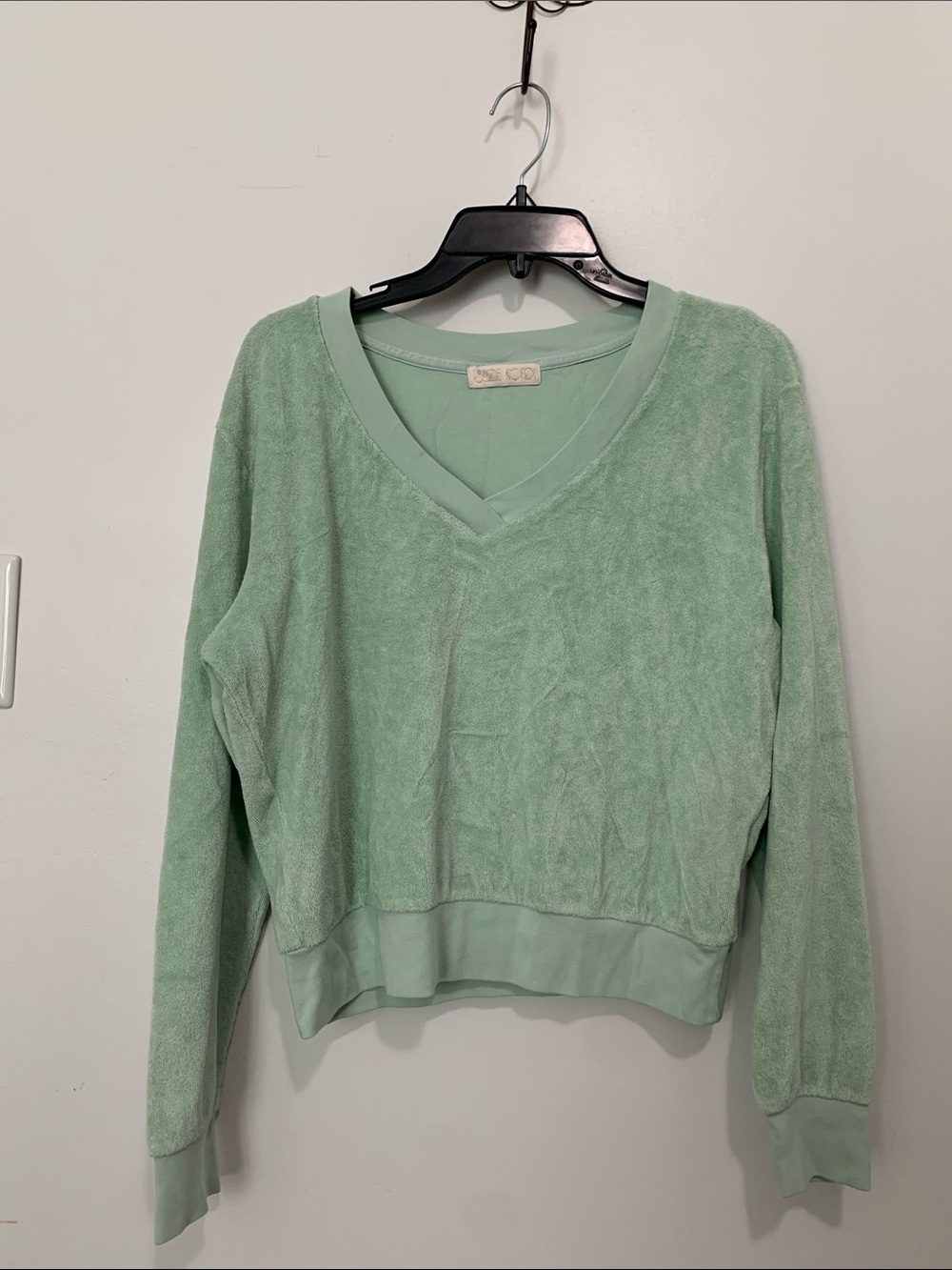 NWOT SUZIE KONDI Vari V-Neck Terry Pullover Top Soft Sage Mint Green
